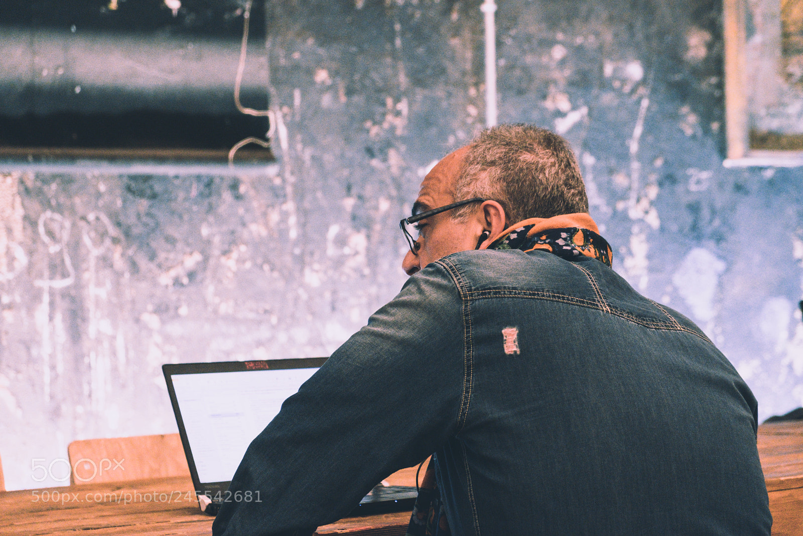 Fujifilm X-T20 sample photo. Man talking on cell photography