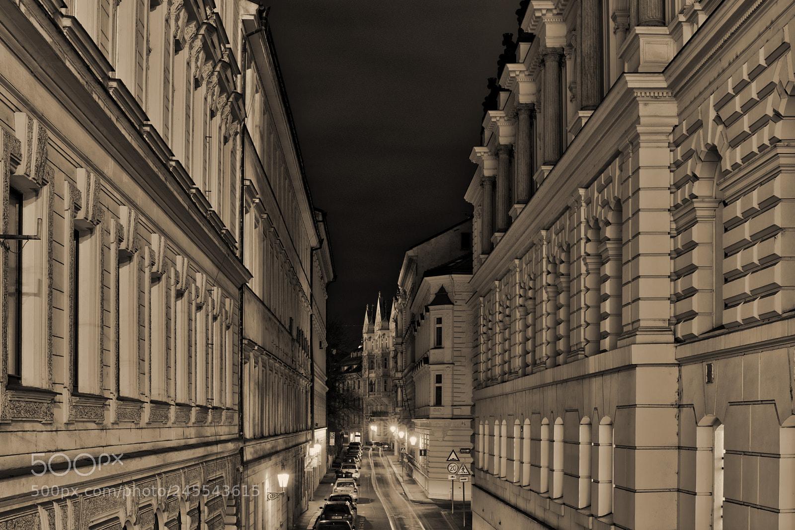 Nikon D7200 sample photo. A darkened street photography