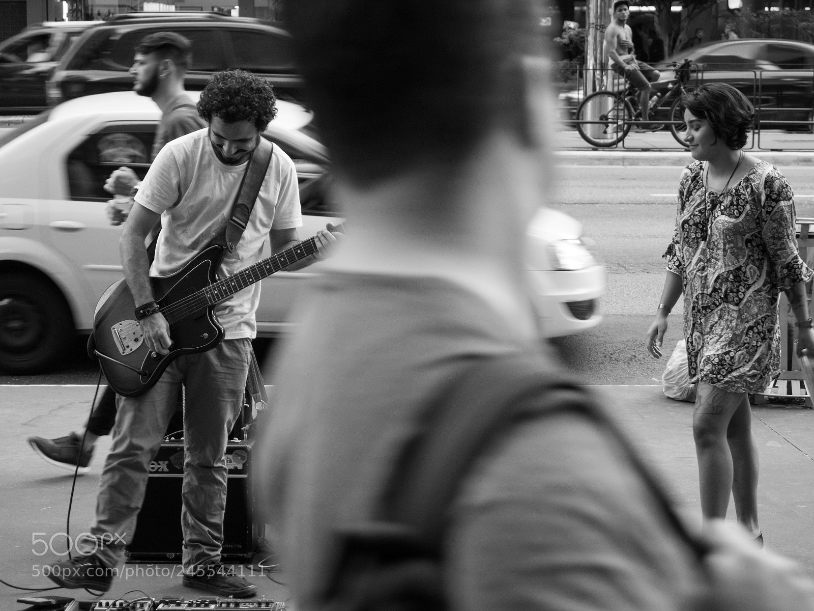 Olympus OM-D E-M10 II sample photo. Street music photography