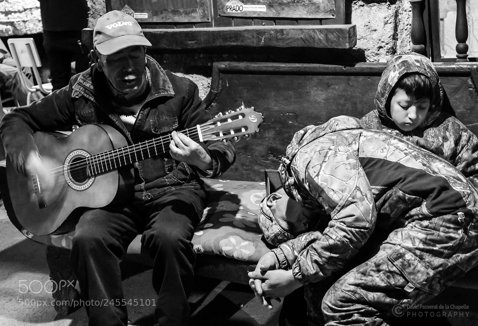 Fujifilm X-E1 sample photo. The guitarist and the photography
