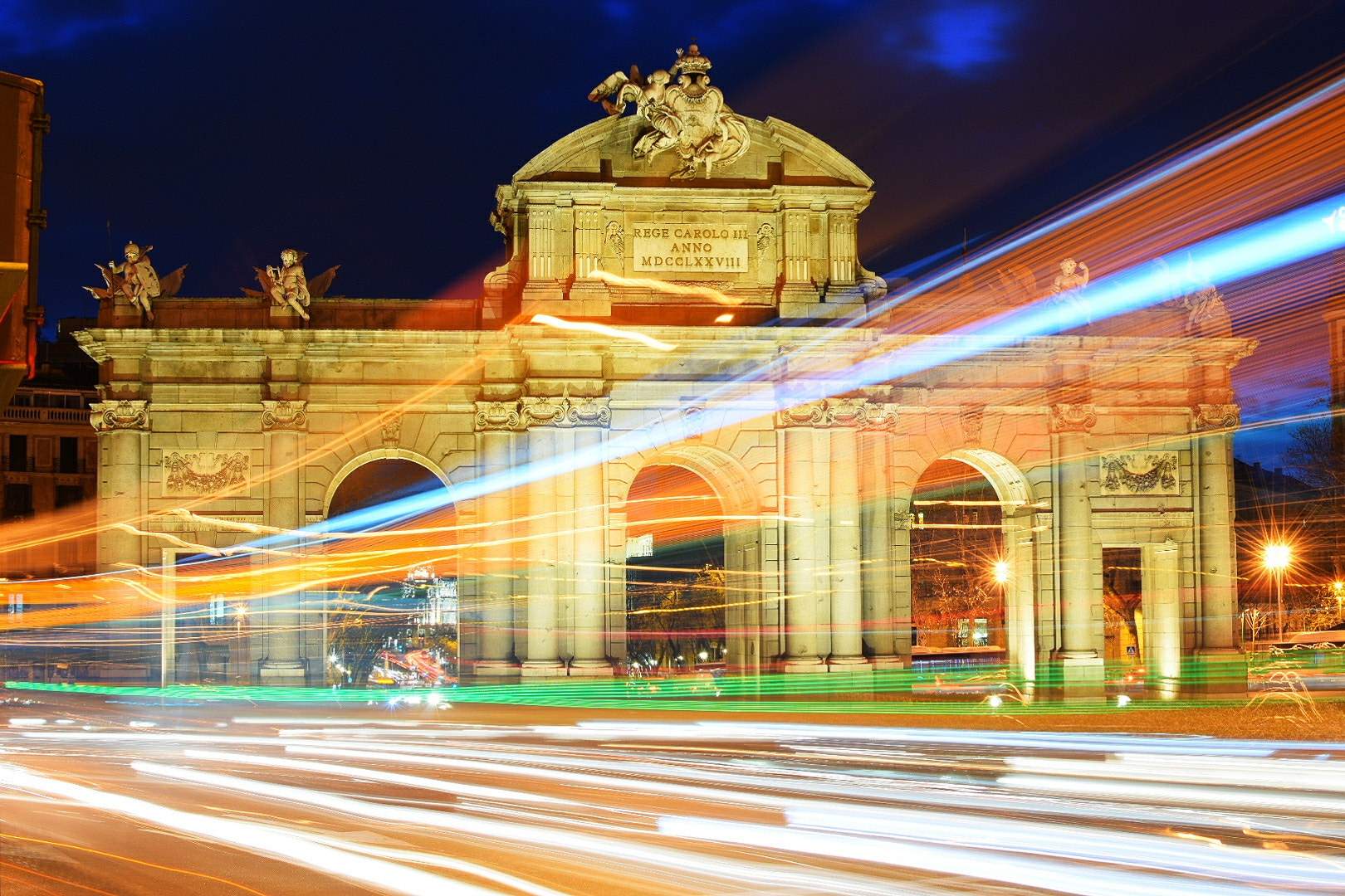 Nikon D5300 + Nikon AF-S DX Nikkor 35mm F1.8G sample photo. Puerta de alcala photography