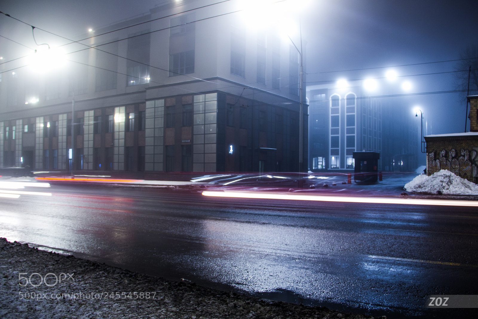 Canon EOS 550D (EOS Rebel T2i / EOS Kiss X4) sample photo. Foggy street photography
