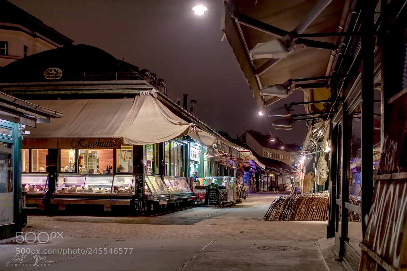 Canon EOS M6 sample photo. Closing hour at naschmarkt photography