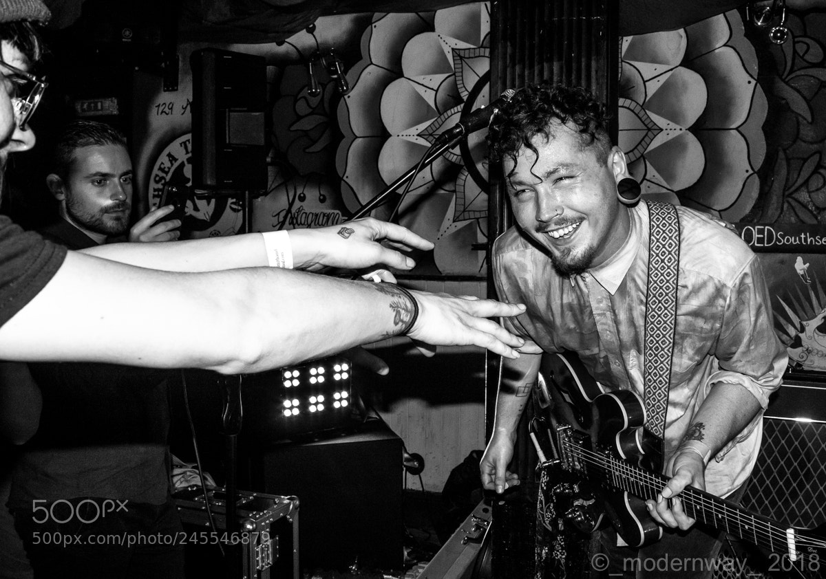 Canon EOS 60D sample photo. Arcade hearts live at photography