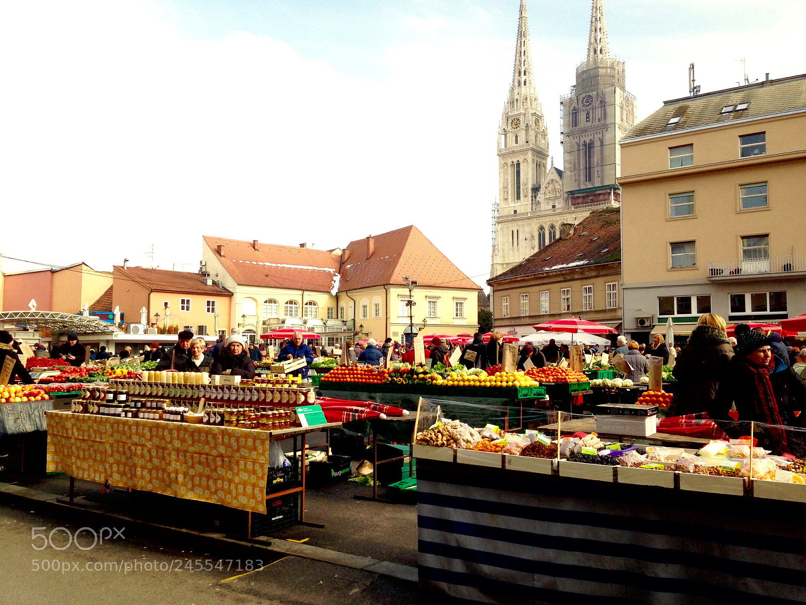 Apple iPhone 5 sample photo. Market photography