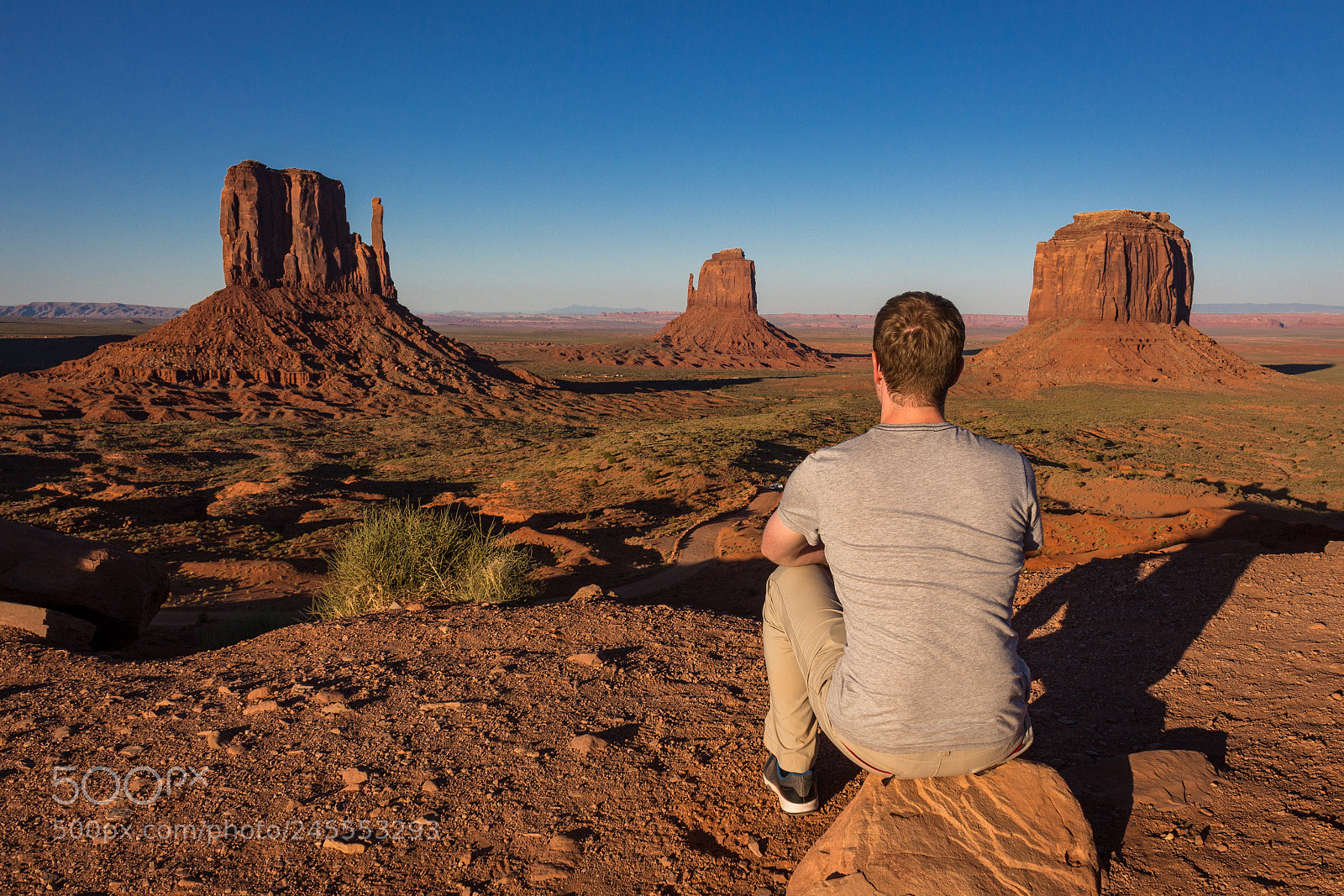Canon EOS 700D (EOS Rebel T5i / EOS Kiss X7i) sample photo. Man sitting in monument photography