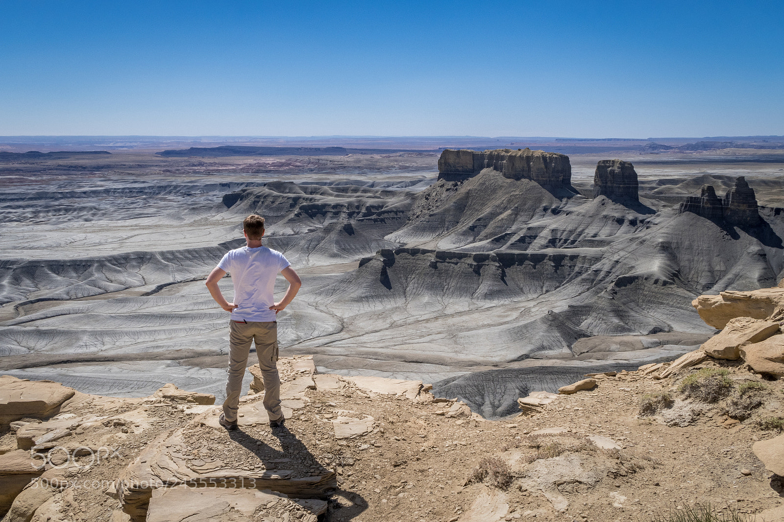 Canon PowerShot G7 X Mark II sample photo. Man standing at the photography