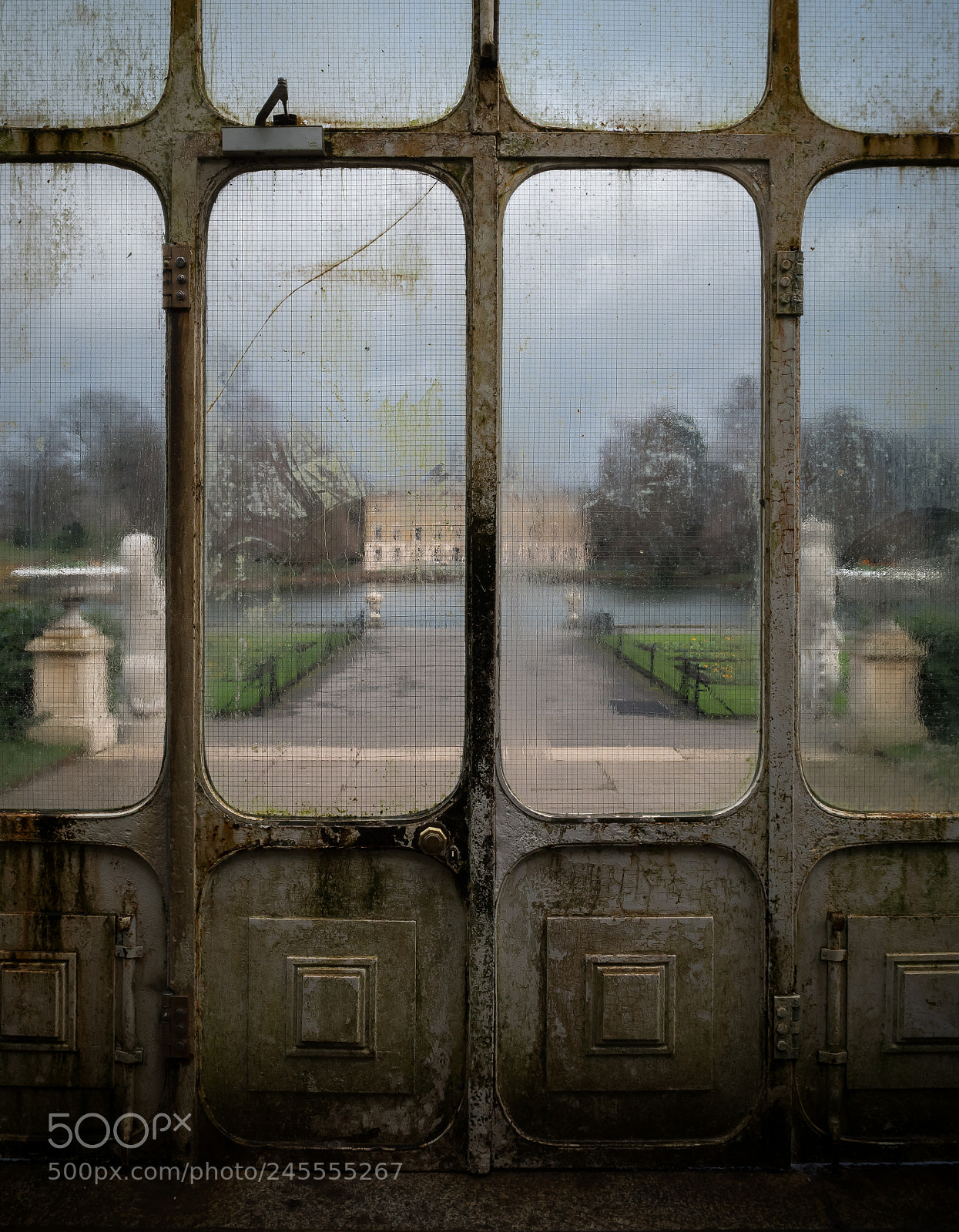Panasonic Lumix DC-G9 sample photo. Kew gardens door gateway photography