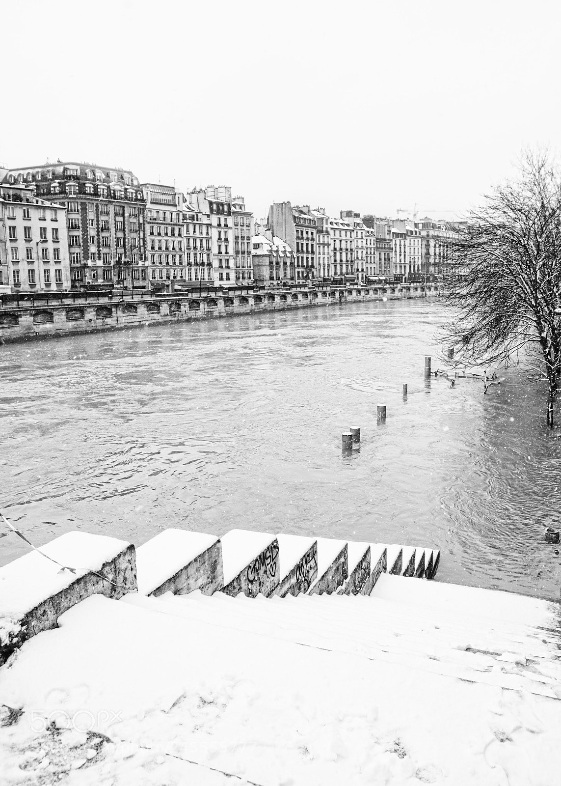 Canon EOS 5DS R sample photo. Paris under the snow photography