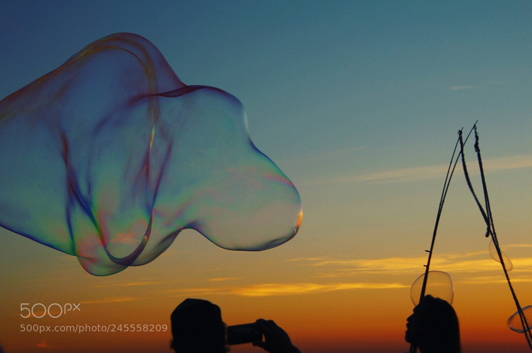 Canon EOS 100D (EOS Rebel SL1 / EOS Kiss X7) sample photo. People making bubbles at photography