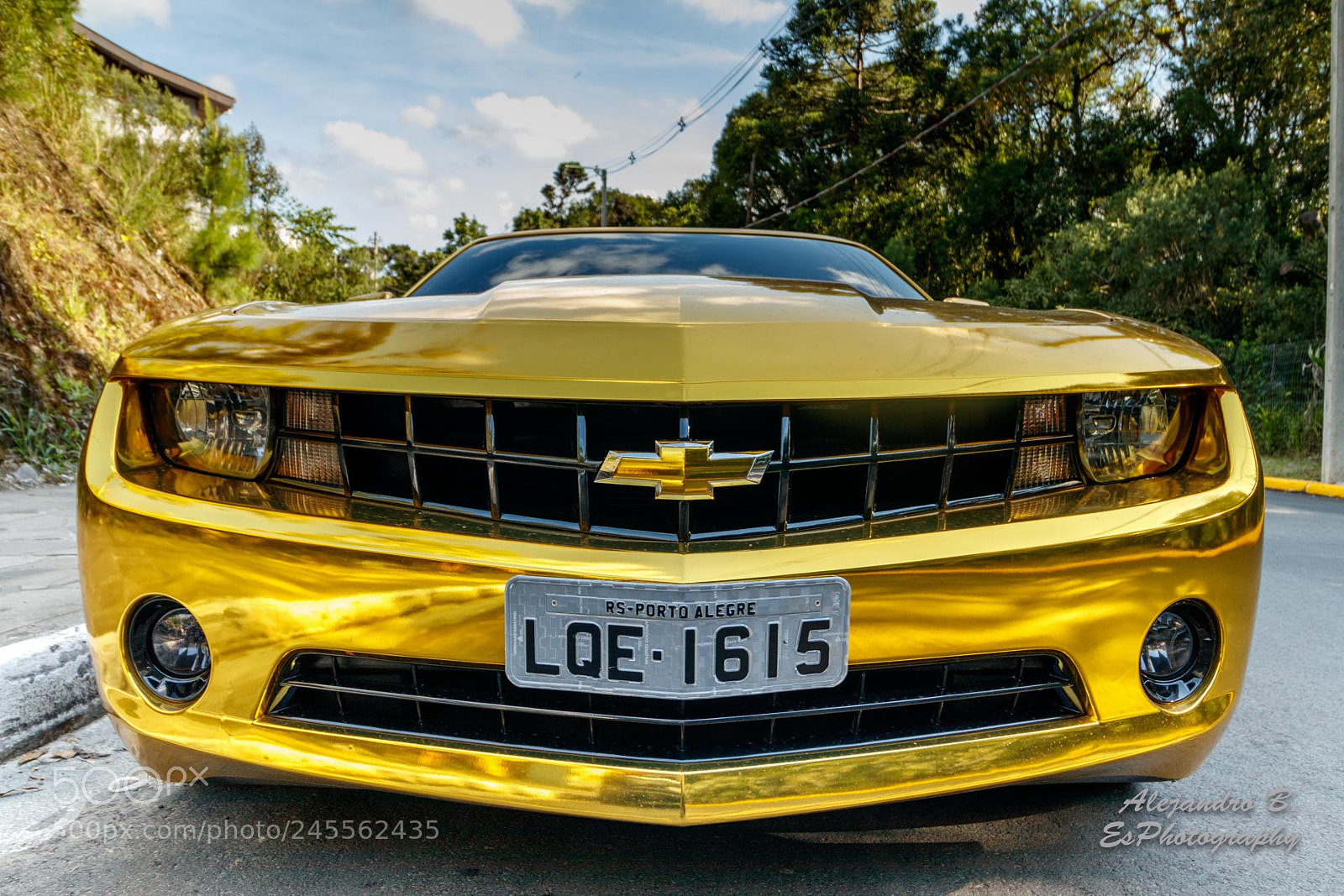 Canon EOS 200D (EOS Rebel SL2 / EOS Kiss X9) sample photo. Golden car photography