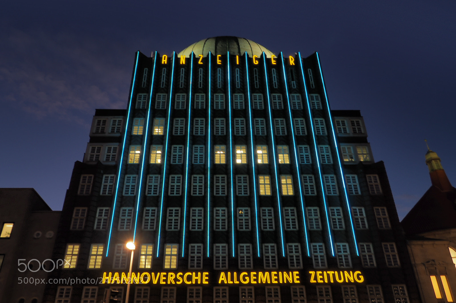Olympus OM-D E-M10 II sample photo. Anzeiger hochhaus photography