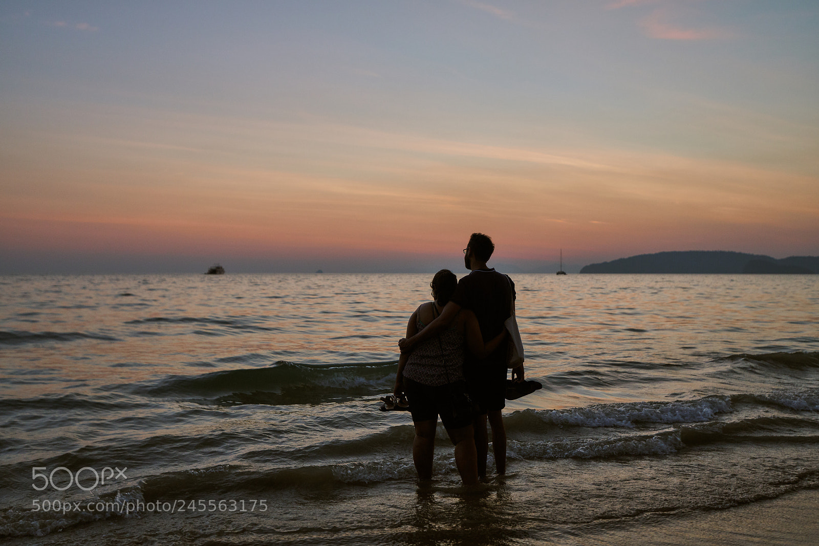 Sony a99 II sample photo. 海边的情侣 photography