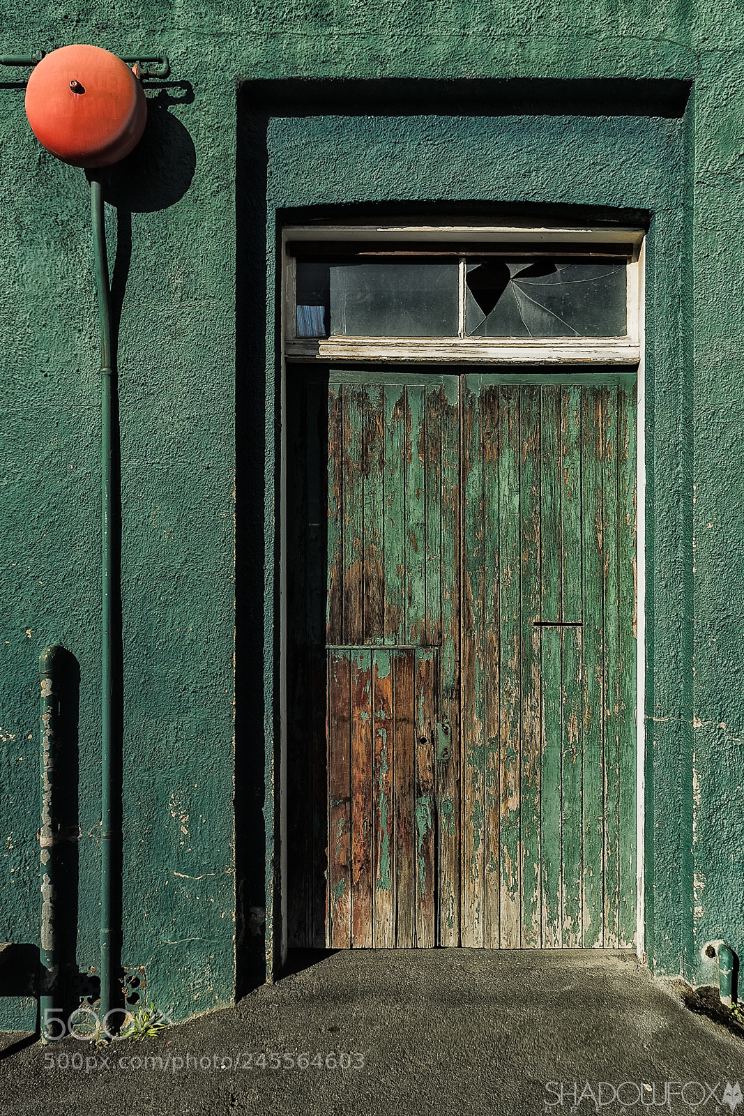 Canon EOS 700D (EOS Rebel T5i / EOS Kiss X7i) sample photo. Green door photography