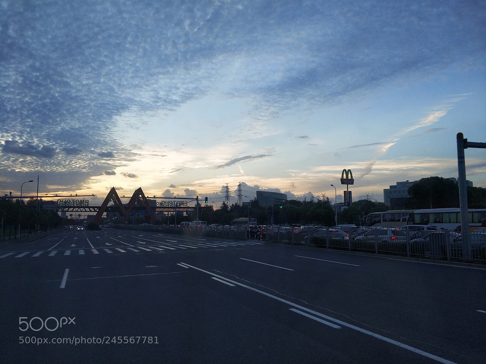 Xiaomi MI6 sample photo. On the road photography