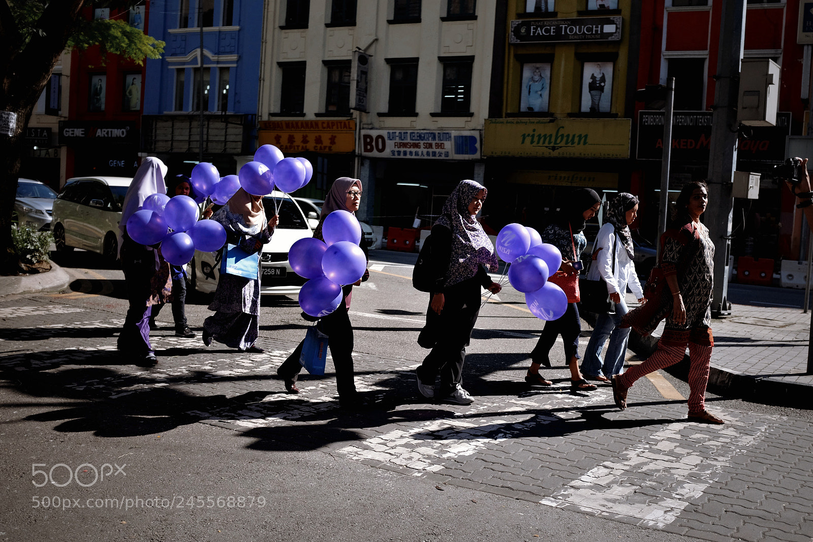 Fujifilm X100S sample photo. Balloons in the city. photography