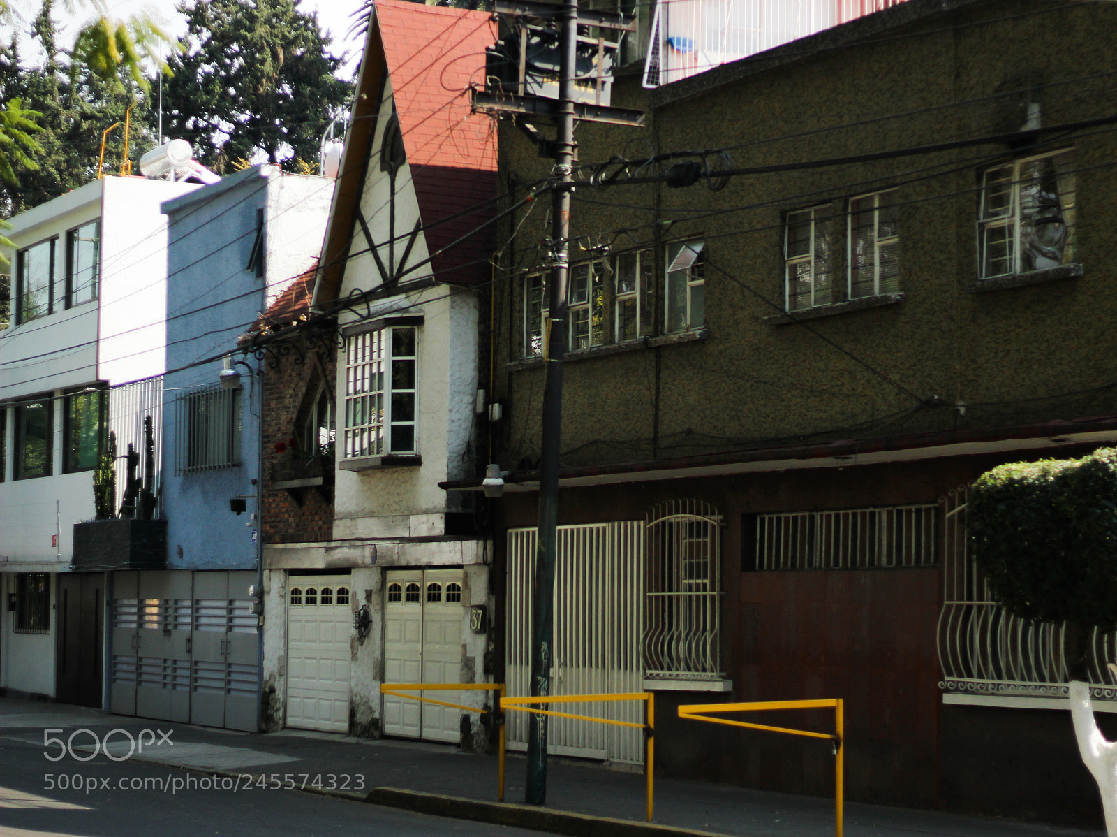 Canon EOS 1200D (EOS Rebel T5 / EOS Kiss X70 / EOS Hi) sample photo. Otra calle photography