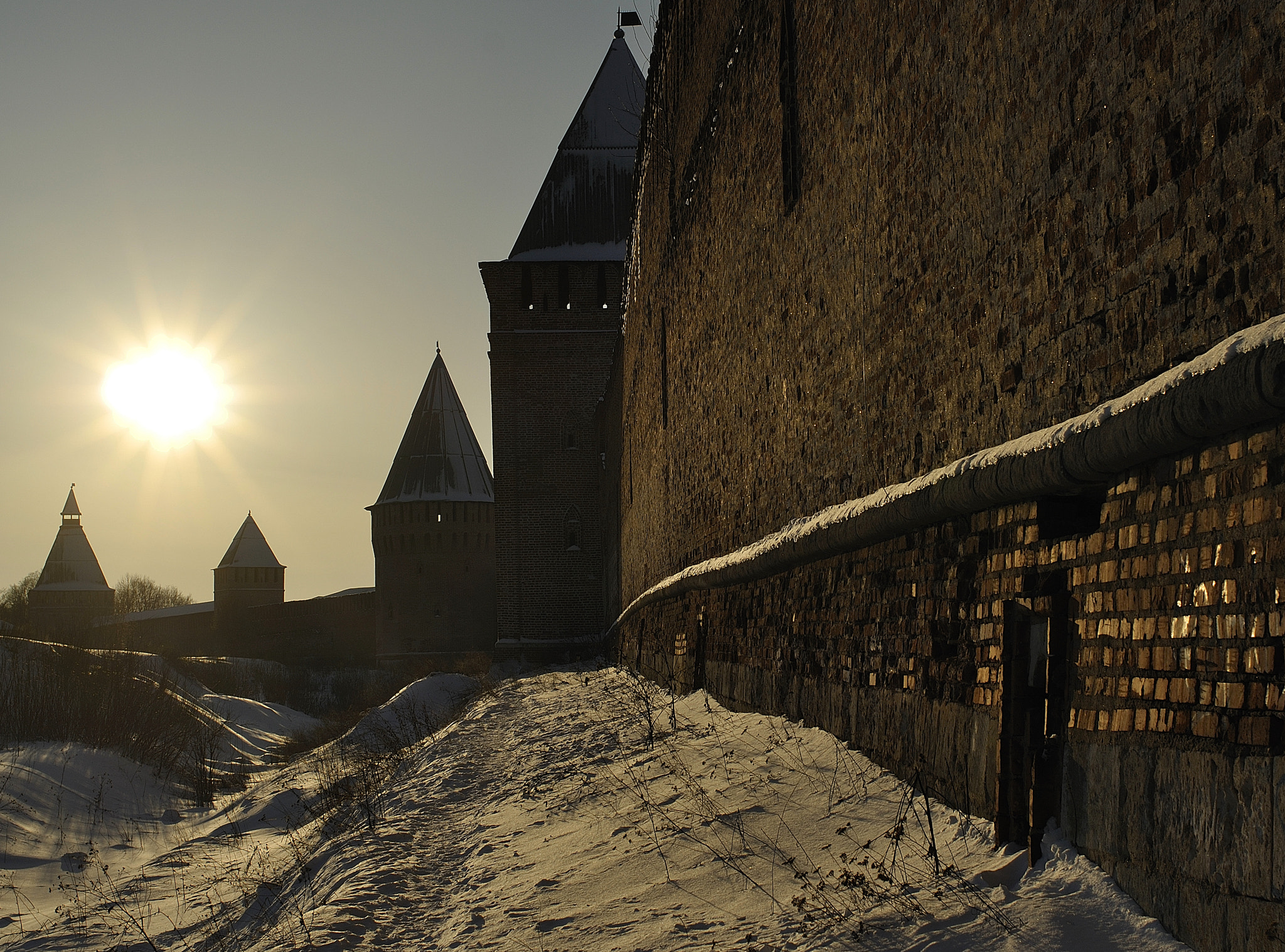 Nikon D90 + Nikon AF Nikkor 35mm F2D sample photo. The smolensk sun photography