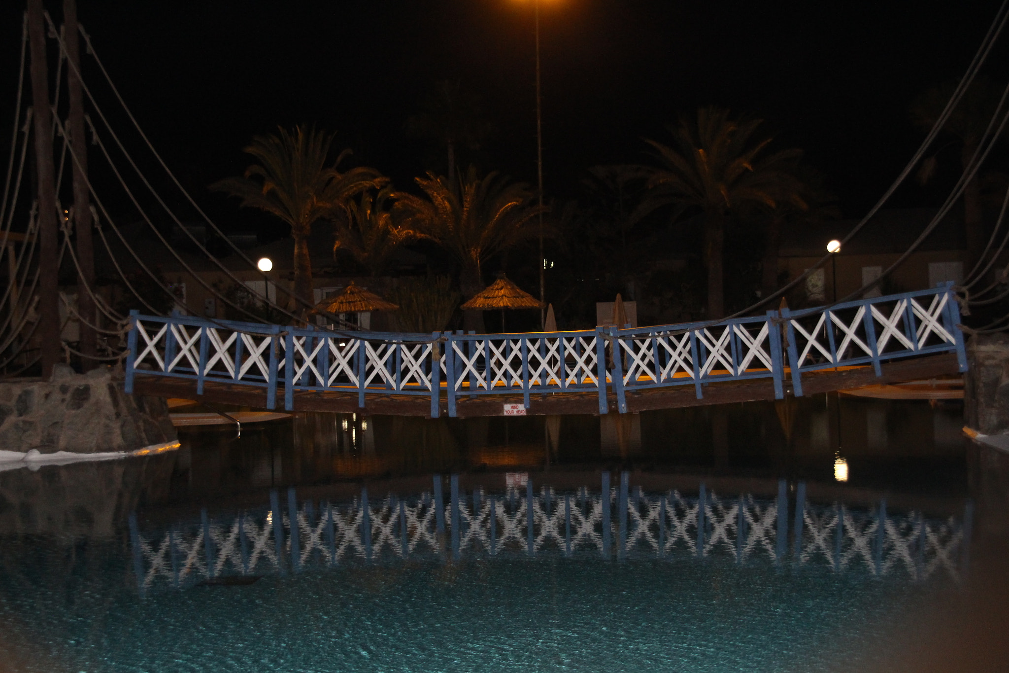 Canon EOS 700D (EOS Rebel T5i / EOS Kiss X7i) + Sigma 18-200mm f/3.5-6.3 DC OS sample photo. The bridge over the pool. photography