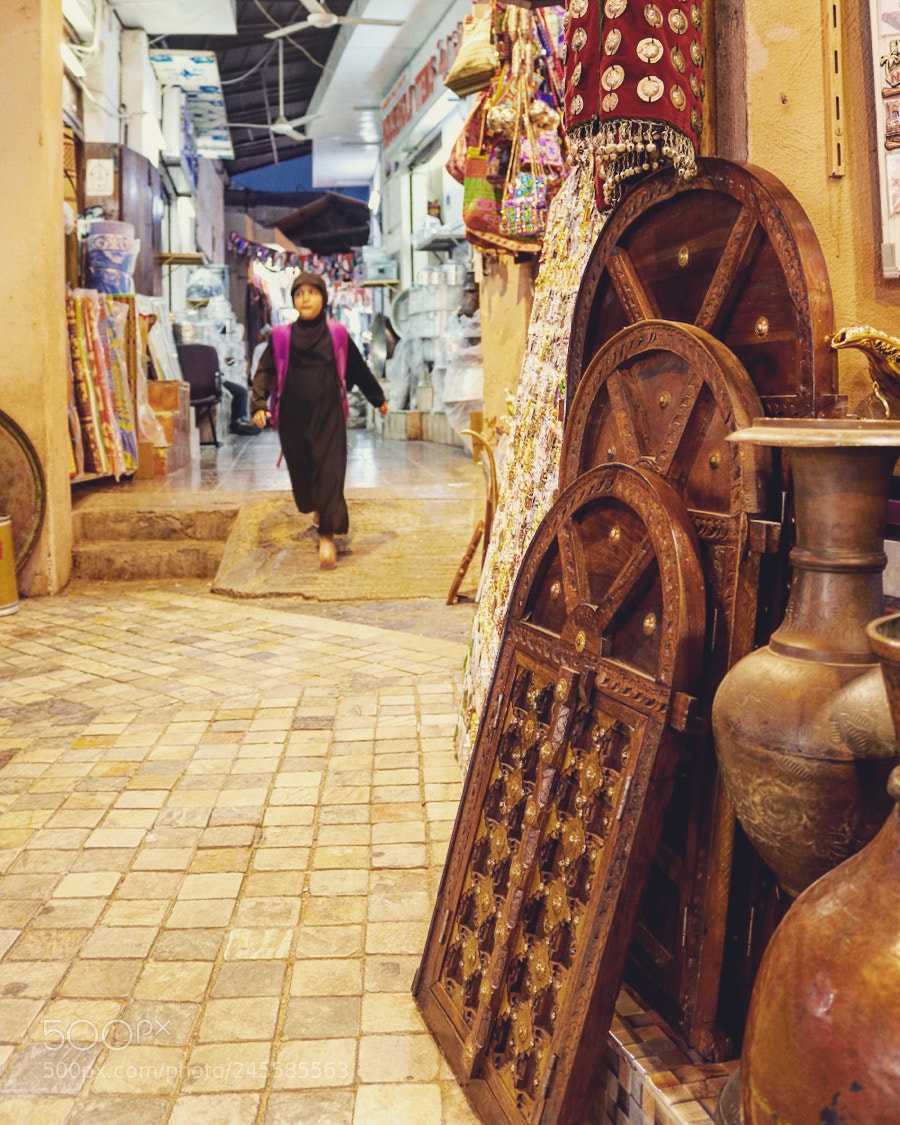 Canon EOS 750D (EOS Rebel T6i / EOS Kiss X8i) sample photo. Bazaar excitement photography