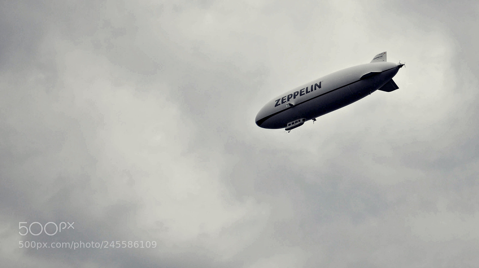 Nikon D3000 sample photo. Zeppelin photography
