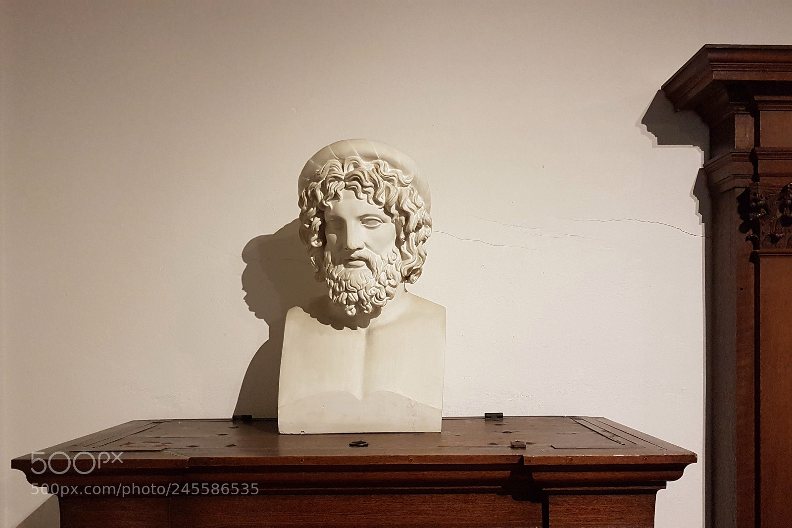 Samsung Galaxy S7 sample photo. Cabinet with bust photography