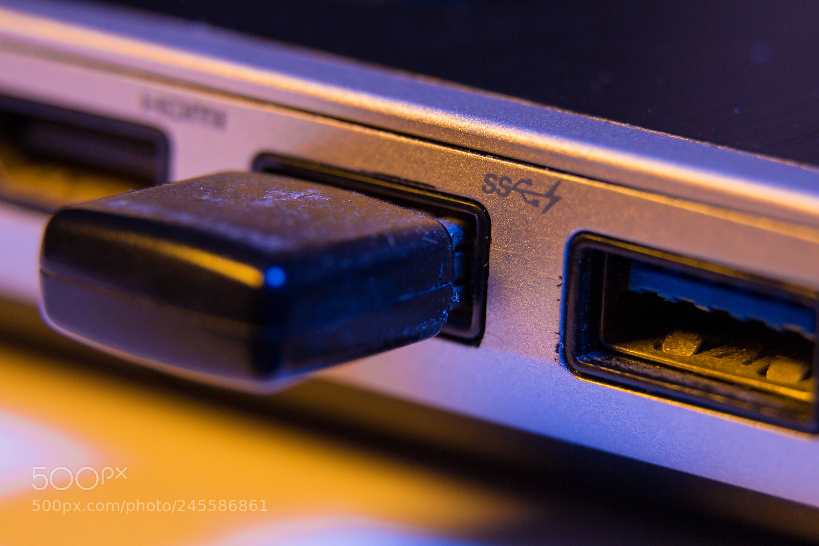 Canon EOS 650D (EOS Rebel T4i / EOS Kiss X6i) sample photo. Closeup of usb flash photography
