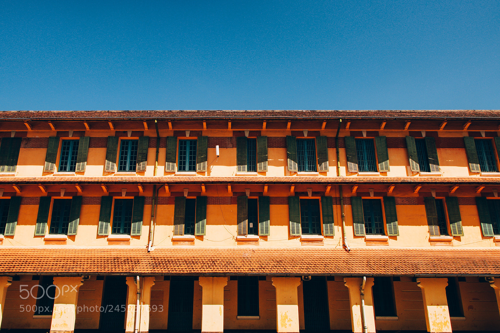 Canon EOS 77D (EOS 9000D / EOS 770D) sample photo. Impressive architecture photography