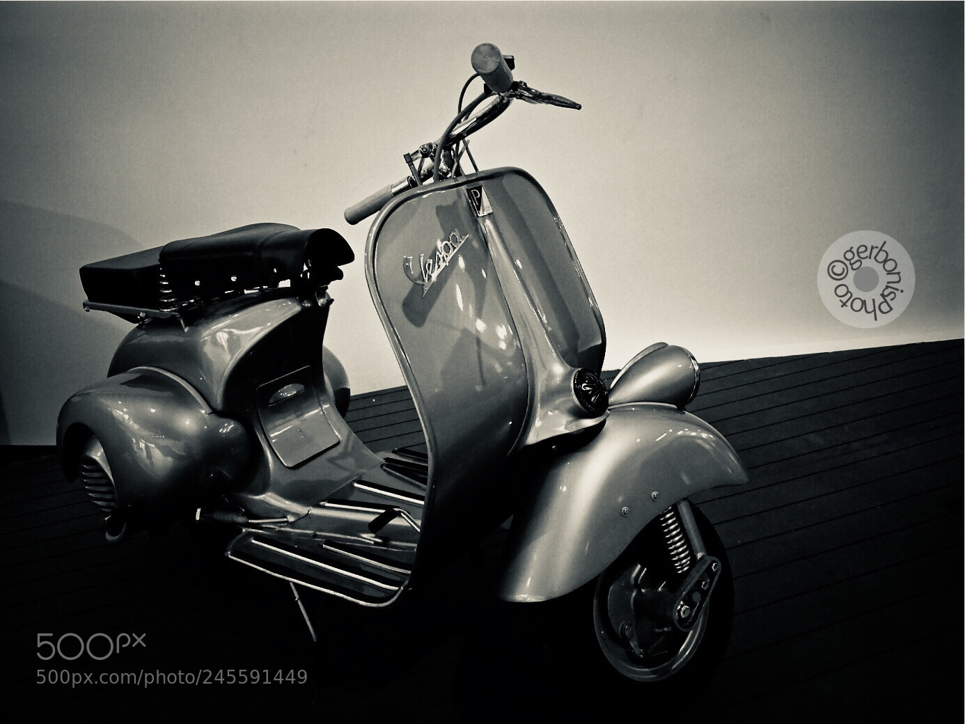 Panasonic Lumix DMC-ZS30 (Lumix DMC-TZ40) sample photo. Vintage vespa exposition photography