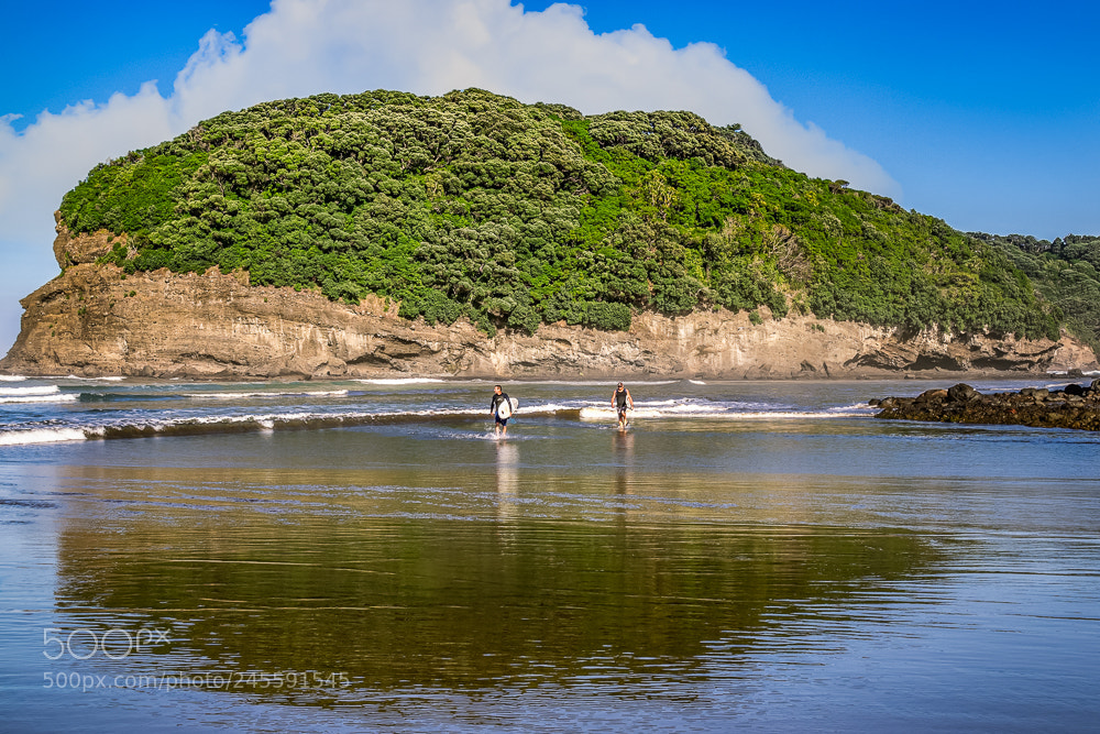 Olympus OM-D E-M1 sample photo. Surfers photography