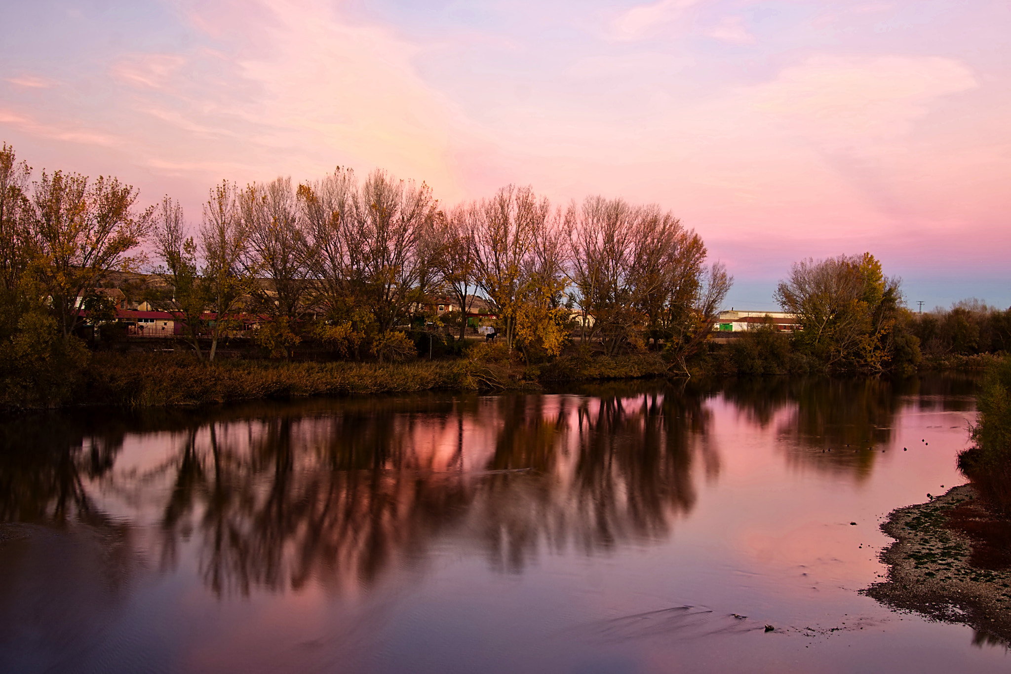 Canon EOS 50D + Canon EF-S 10-22mm F3.5-4.5 USM sample photo. Atardecer junto al río / sunset by the river photography