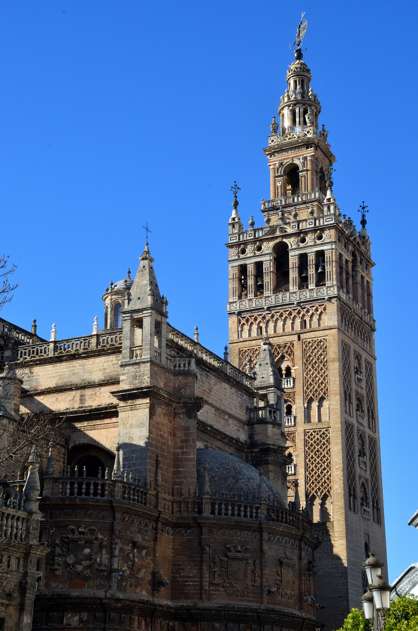 Nikon D7000 + Sigma 18-125mm F3.8-5.6 DC HSM sample photo. La giralda photography