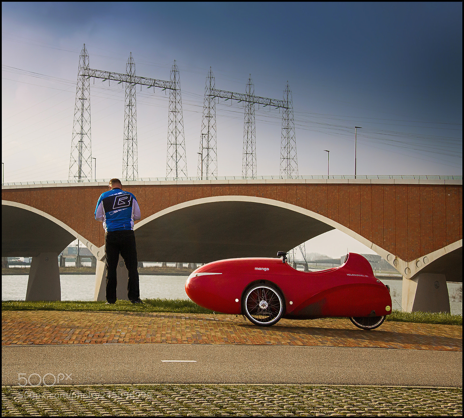 Canon EOS 700D (EOS Rebel T5i / EOS Kiss X7i) sample photo. The man and his photography