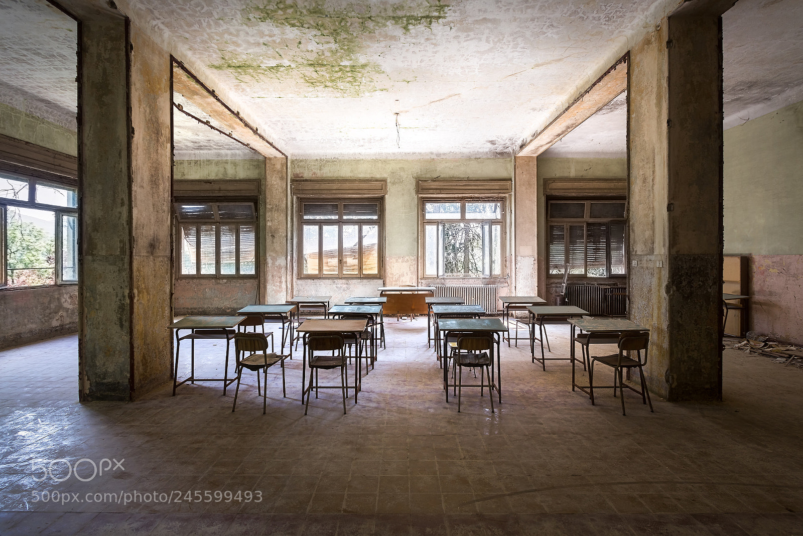 Canon EOS 650D (EOS Rebel T4i / EOS Kiss X6i) sample photo. Abandoned classroom. photography
