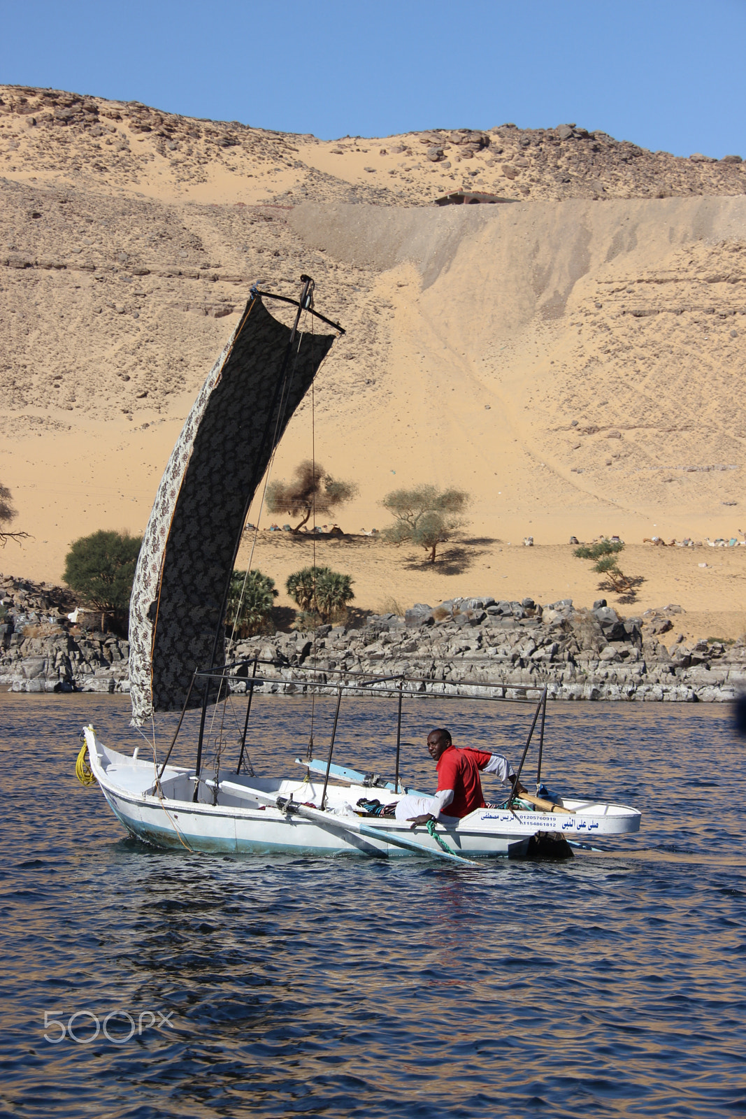 Canon EF-S 18-200mm F3.5-5.6 IS sample photo. Sailboat in aswan photography