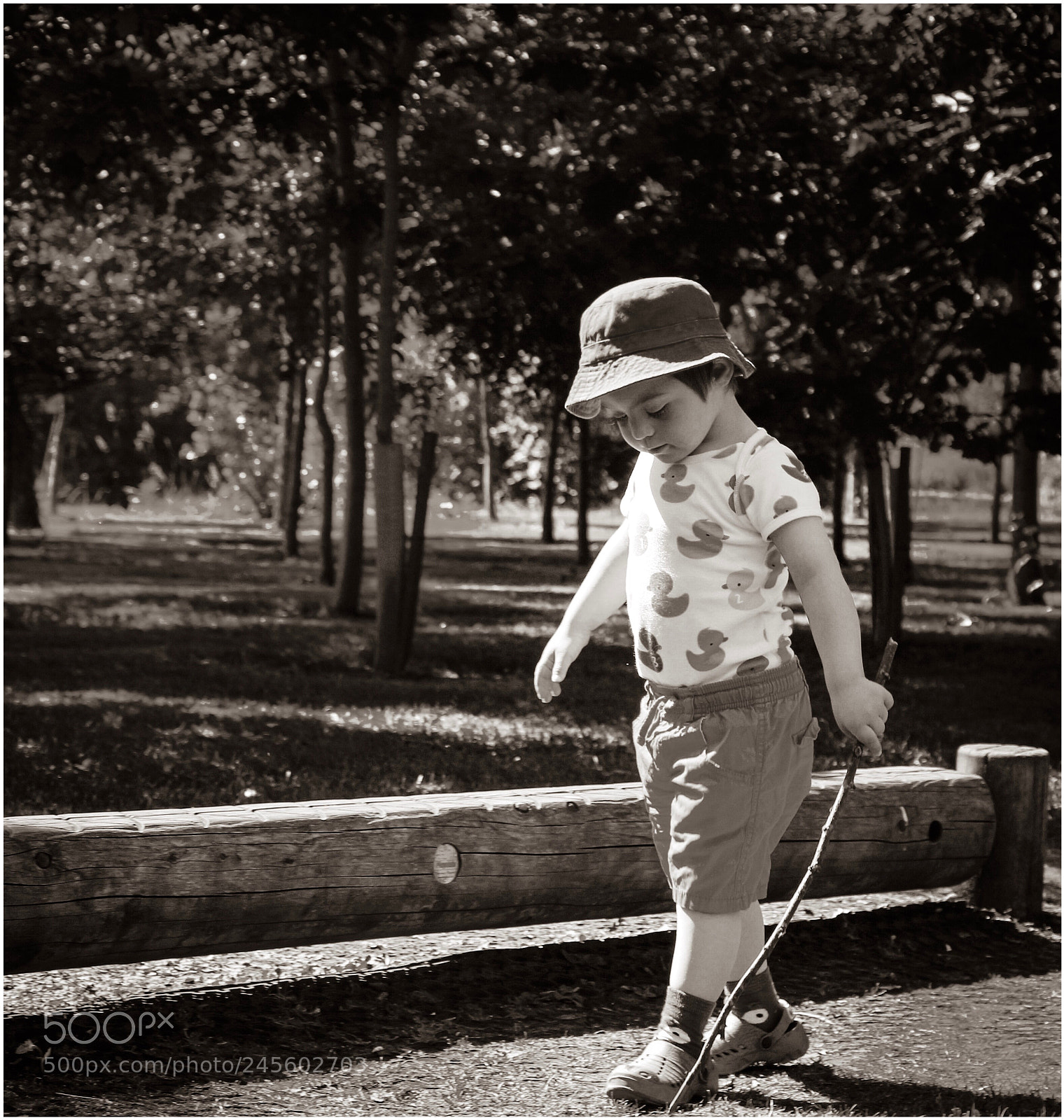Canon EOS 100D (EOS Rebel SL1 / EOS Kiss X7) sample photo. Little boy exploring the photography