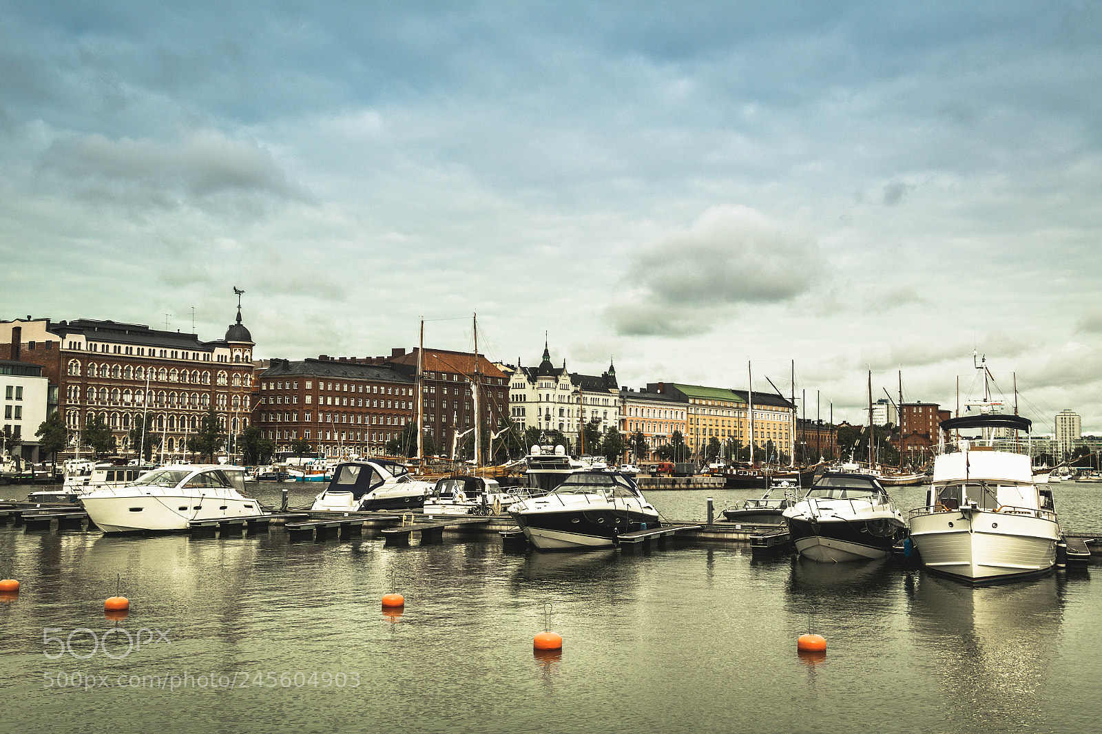 Samsung NX1000 sample photo. Boats in helsinki photography
