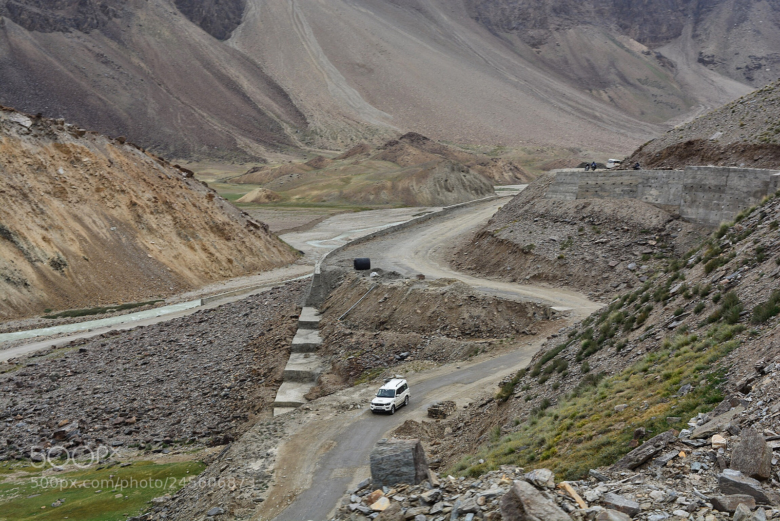Nikon D5200 sample photo. Through the road photography