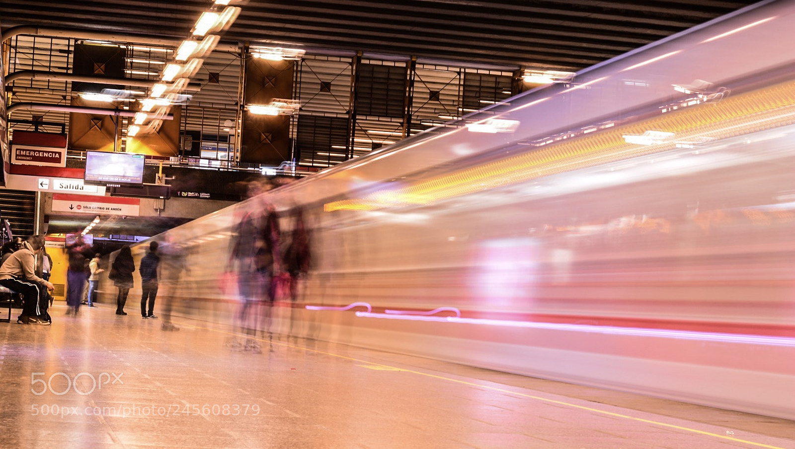 Nikon D5200 sample photo. Subway station república photography