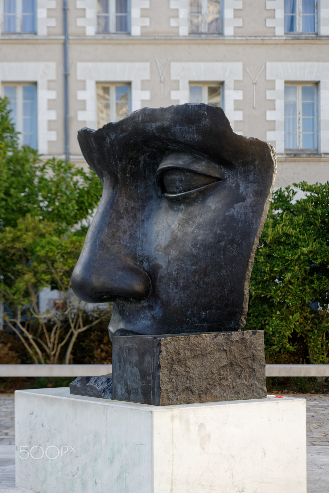 Tamron SP 24-70mm F2.8 Di VC USD sample photo. Angers, place saint-eloi, skulptur photography