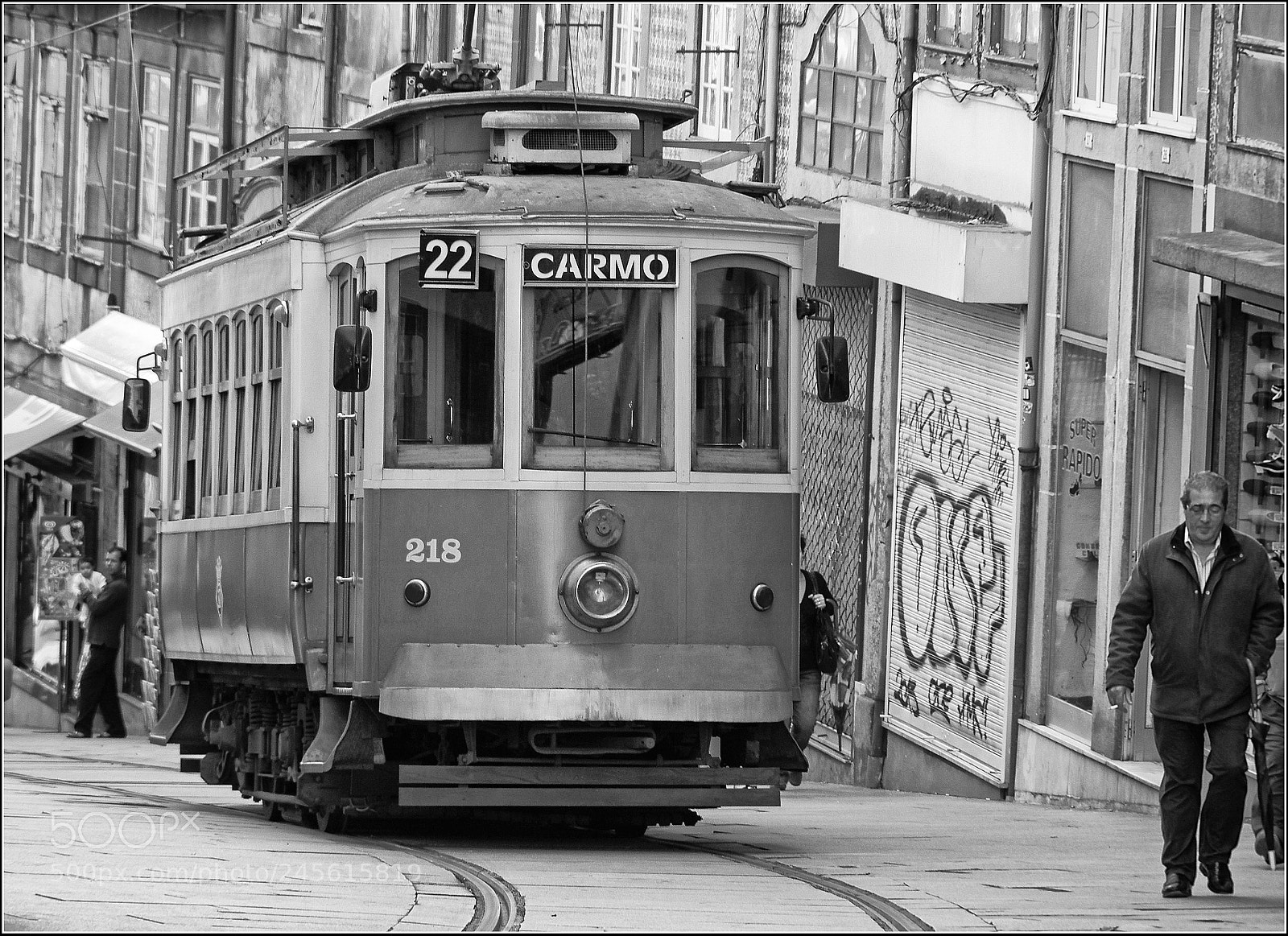 Pentax K-5 sample photo. Streetlife portugal photography