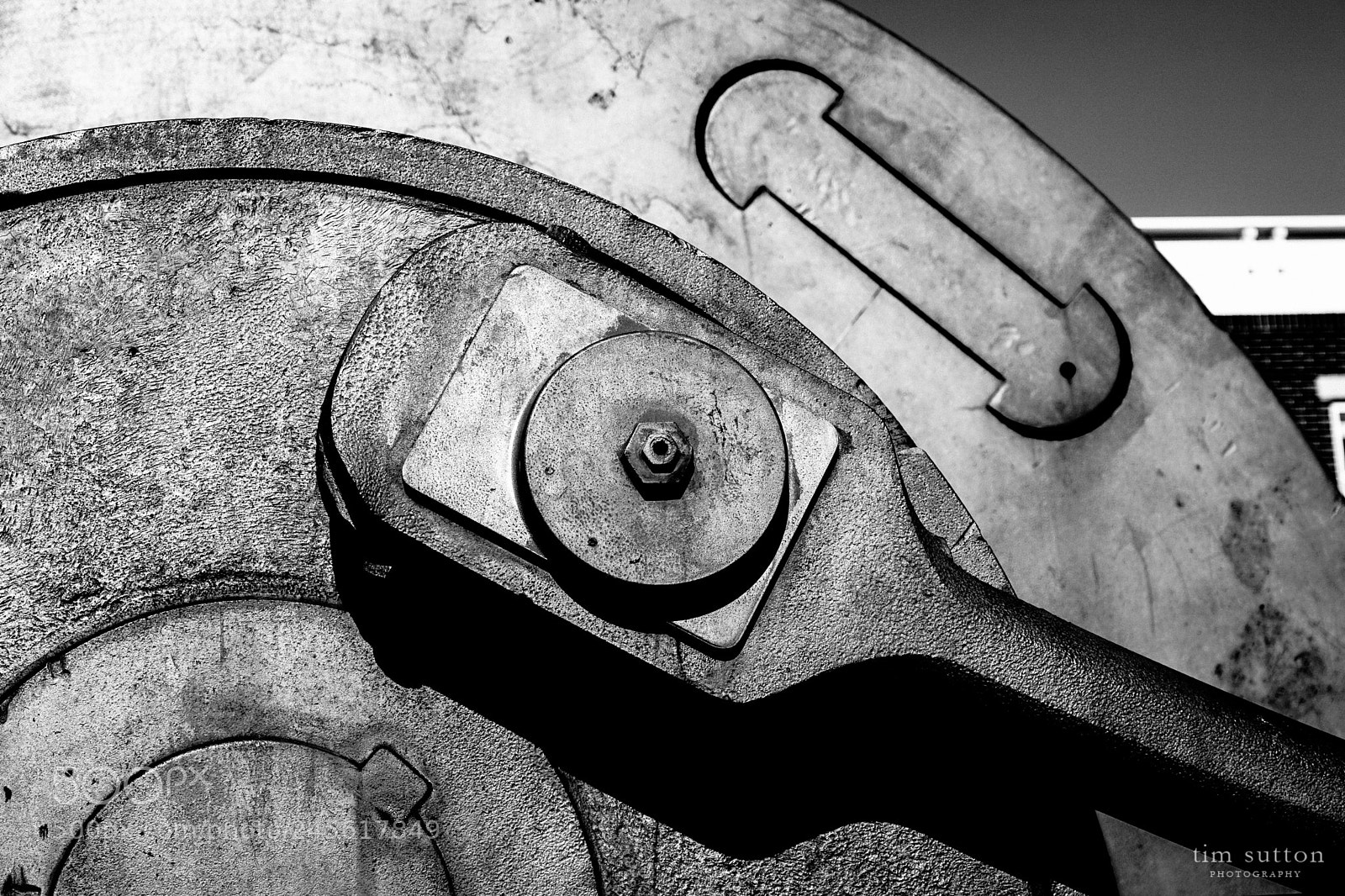 Sony ILCA-77M2 sample photo. Idle crank photography