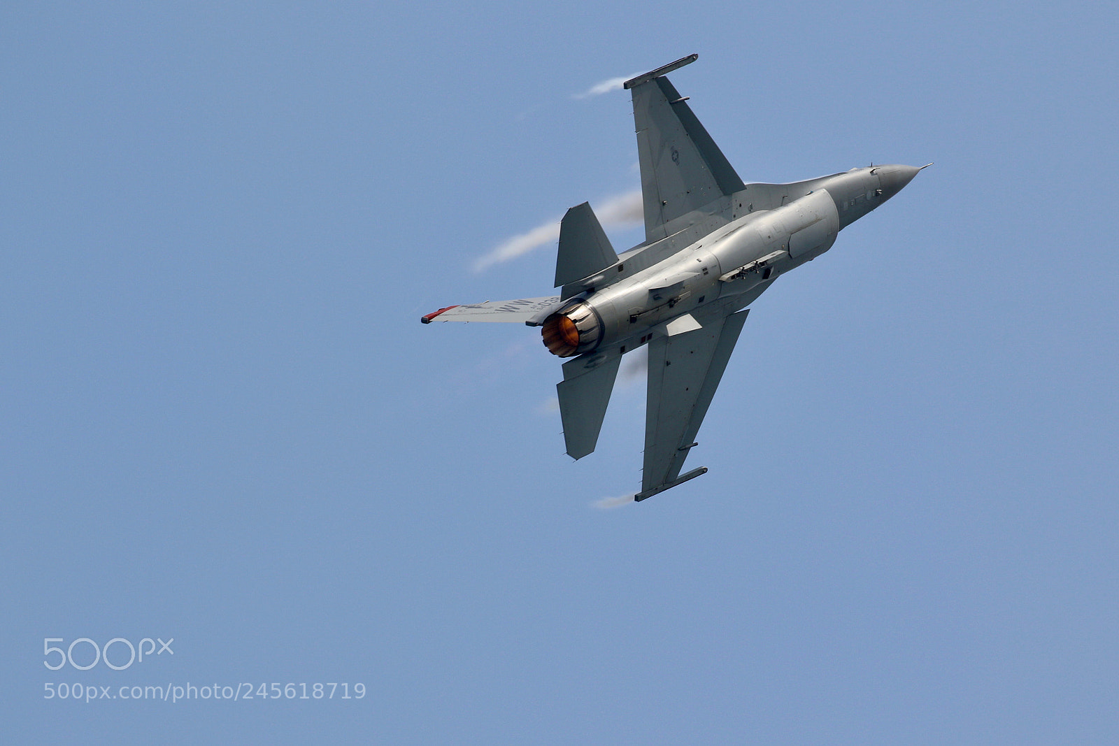 Canon EOS 7D Mark II sample photo. F-16 6g turning photography