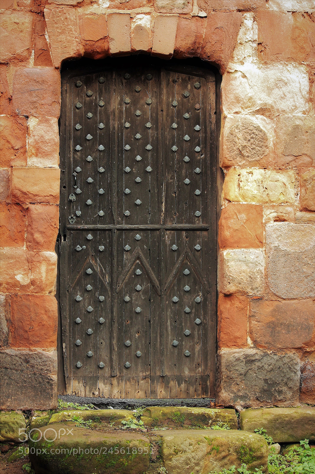 Canon EOS 650D (EOS Rebel T4i / EOS Kiss X6i) sample photo. Heavy door & mossy steps photography