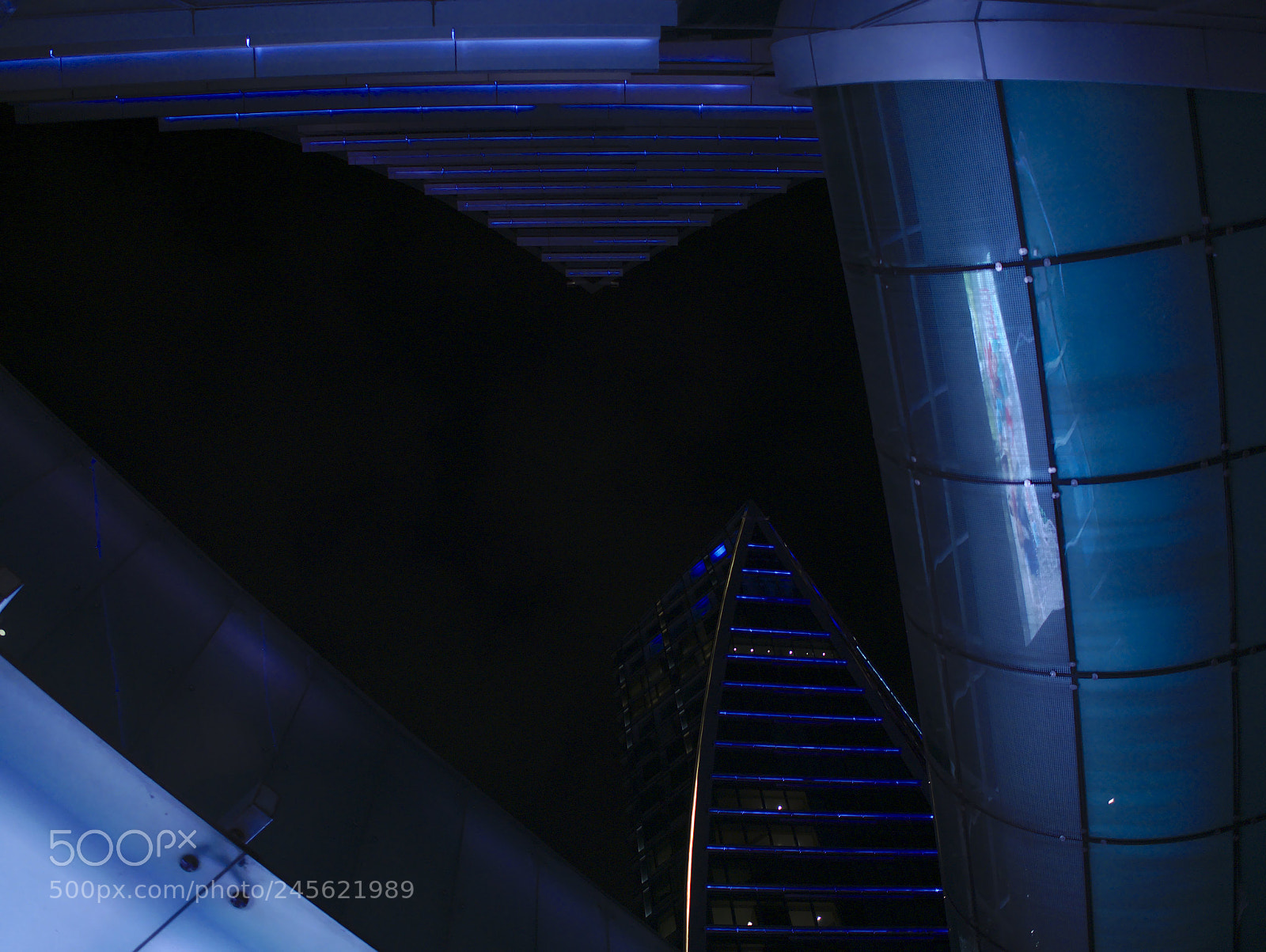 Panasonic Lumix DMC-G85 (Lumix DMC-G80) sample photo. Blue frame photography
