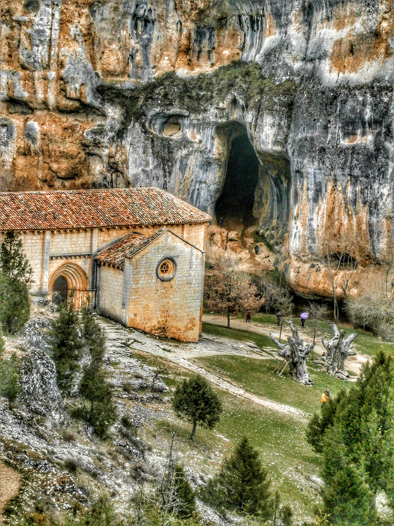 Olympus VG120,D705 sample photo. Iglesia templaria photography