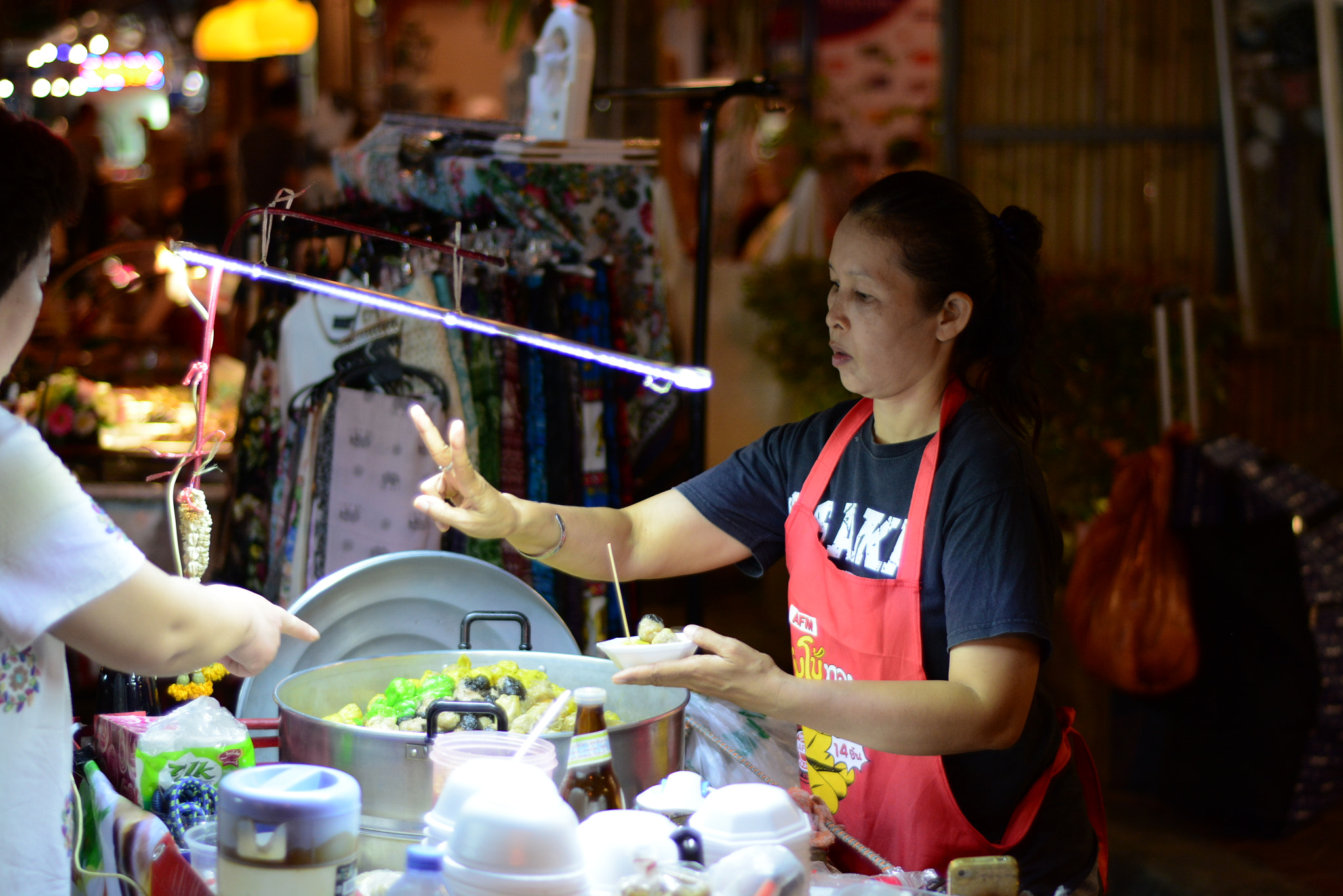 Nikon D7100 + Nikon AF Nikkor 50mm F1.8D sample photo. Night market photography
