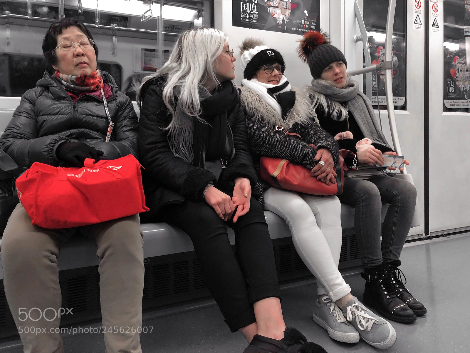 Apple iPhone 8 Plus sample photo. Subway photography
