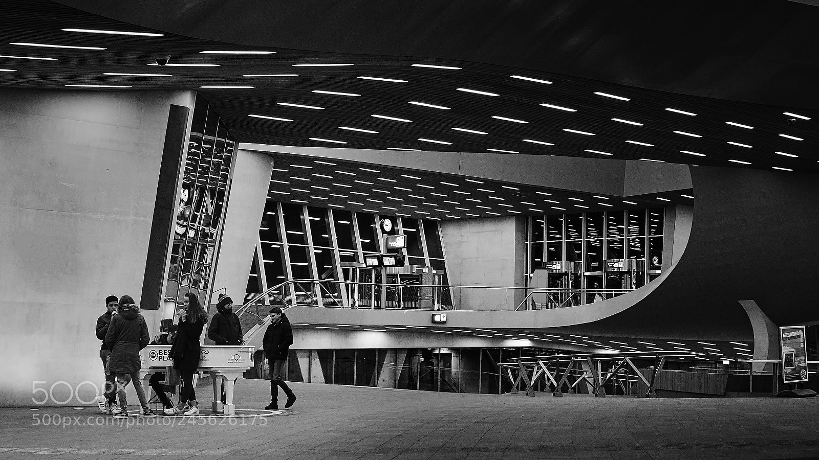Fujifilm X100F sample photo. The piano player and photography