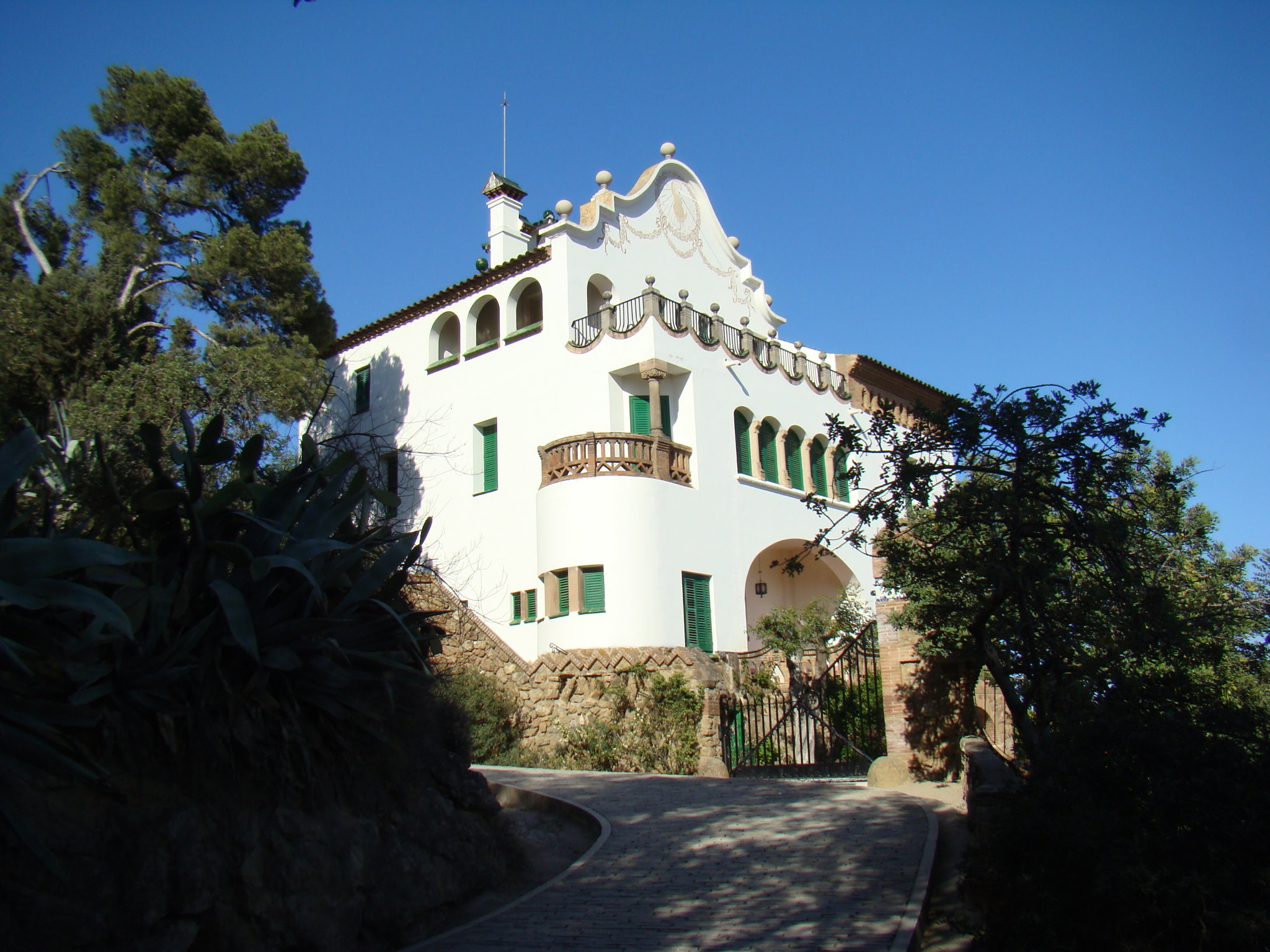 Sony DSC-H9 sample photo. Güell en color photography